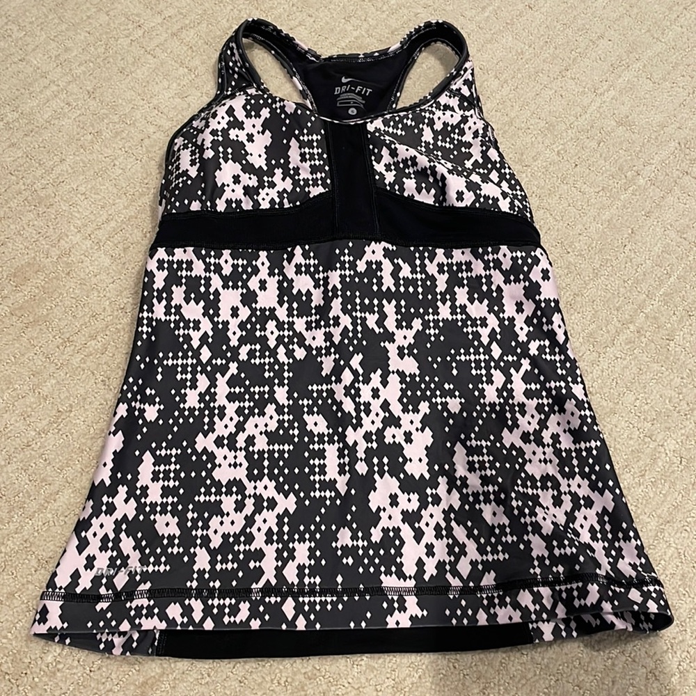 Nike workout tank with built in support